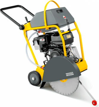 Резчик швов Wacker Neuson MFS-1350CE в прокат в Твери. У нас лучшая цена за сутки! Возможность взять в аренду с выгодной скидкой до 40% при экспресс доставке 24/7. И помните, ночью стоимость еще дешевле на 30%! #арендапрокат #виброплита #выгодно